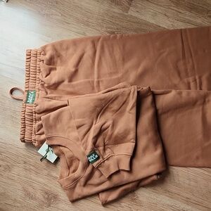 NWT Daily Drills Fleece Set: Oversized Crew And Pants Both XS/S Mousse Color